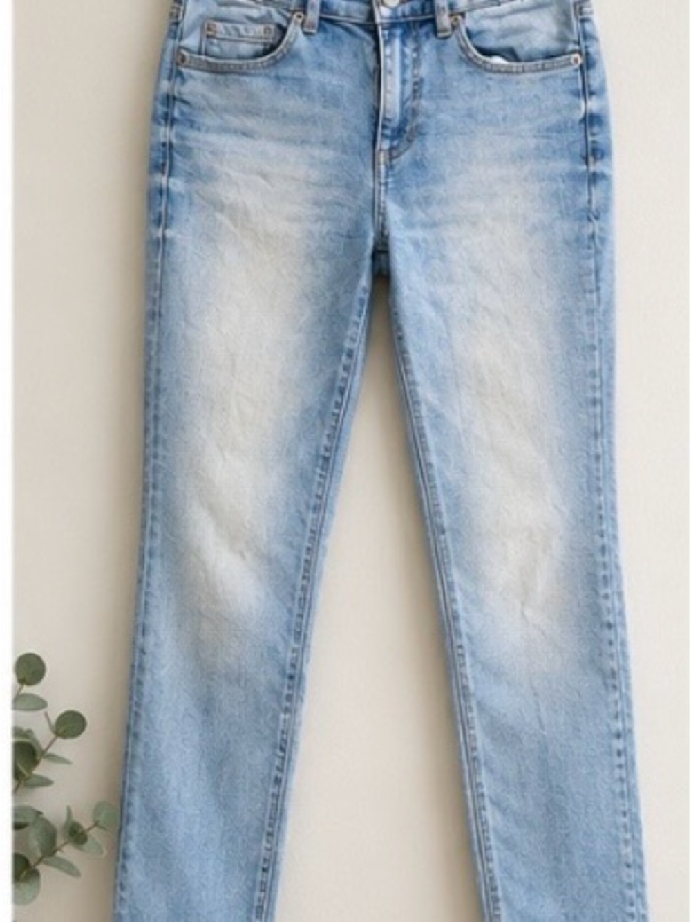 Light Wash Women’s Jeans - Classic Straight Leg